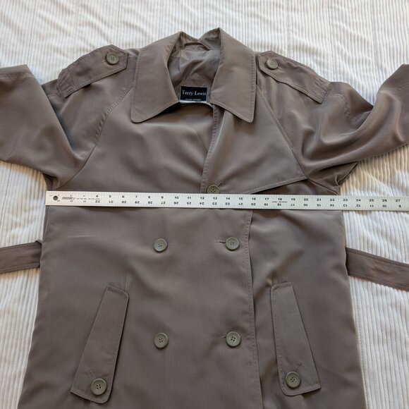 Terry Lewis Classic Luxuries water repellent taupe trench coat Large EUC - Picture 8 of 15